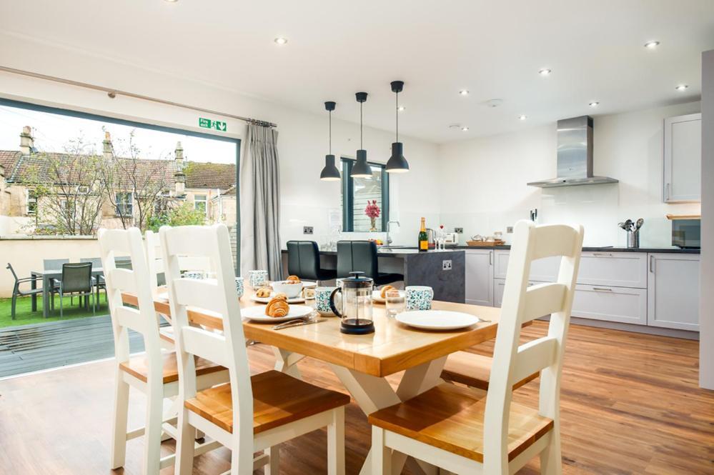 Solar Sanctuary- Skyline Balcony, City Centre, Three Floors, King Beds, Netflix And More! Bath Eksteriør billede
