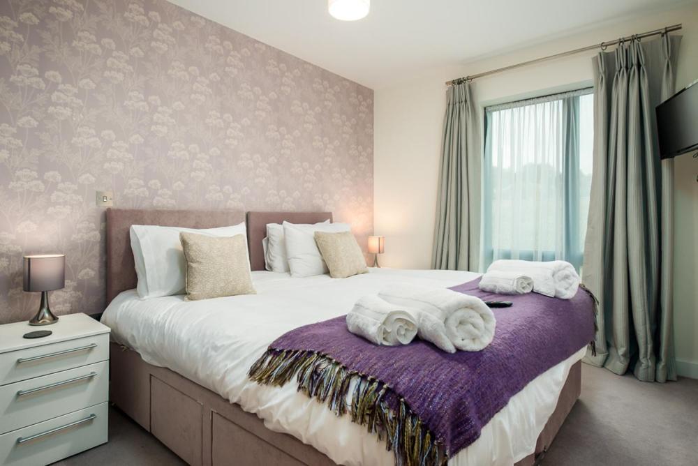 Solar Sanctuary- Skyline Balcony, City Centre, Three Floors, King Beds, Netflix And More! Bath Eksteriør billede