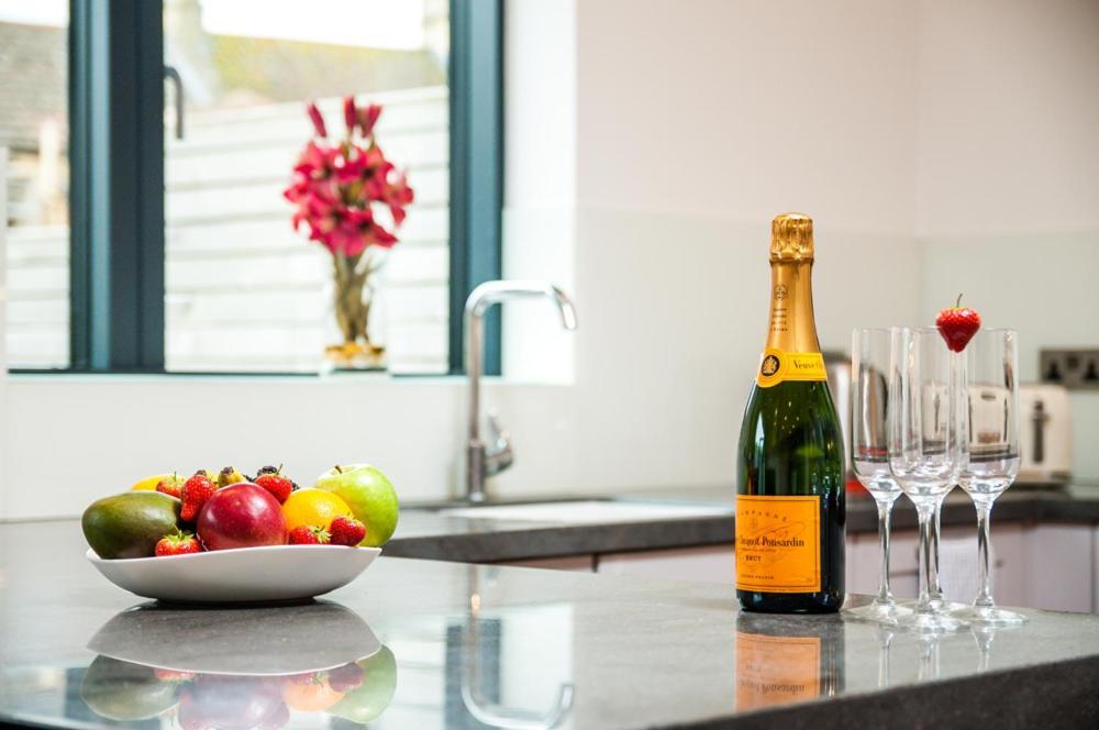 Solar Sanctuary- Skyline Balcony, City Centre, Three Floors, King Beds, Netflix And More! Bath Eksteriør billede